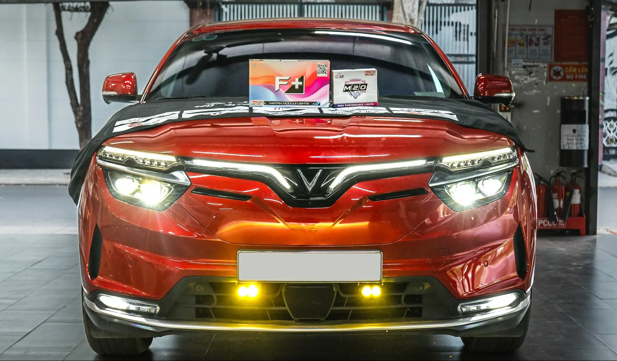 VF8 độ bi gầm LED tại Minh Thành Auto