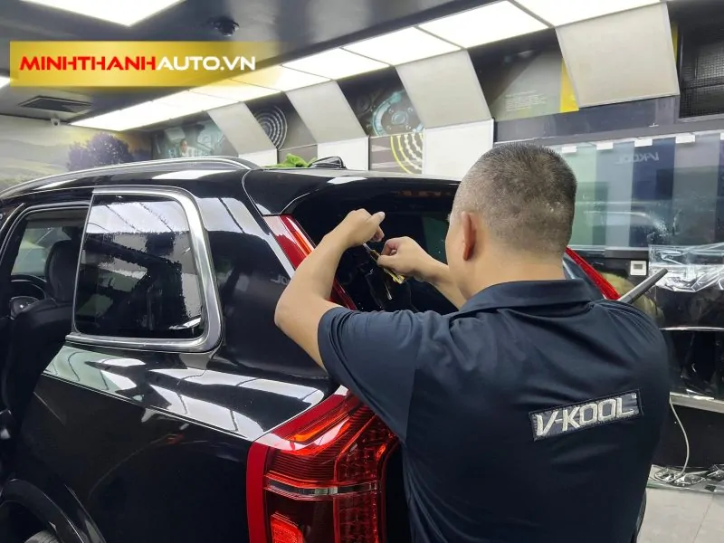 Dán phim cách nhiệt Vkool xe Hyundai Santafe tại Minh Thành Auto