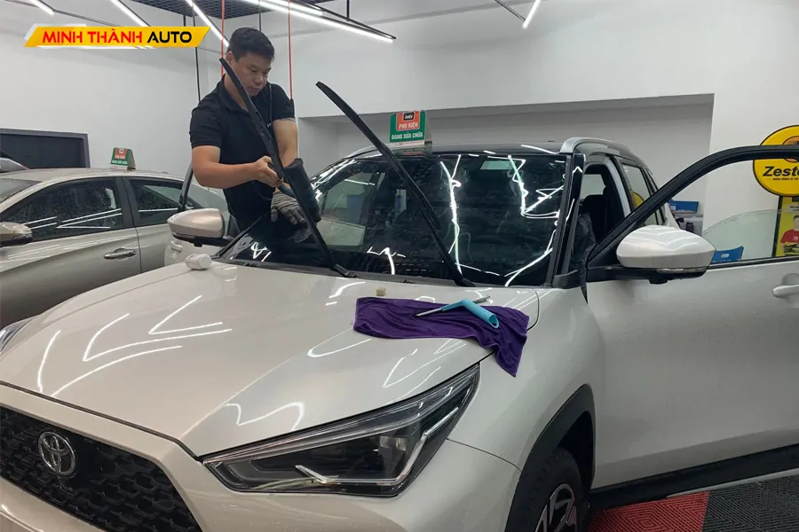 Dán phim cách nhiệt xe Toyota Yaris chọn loại nào tốt