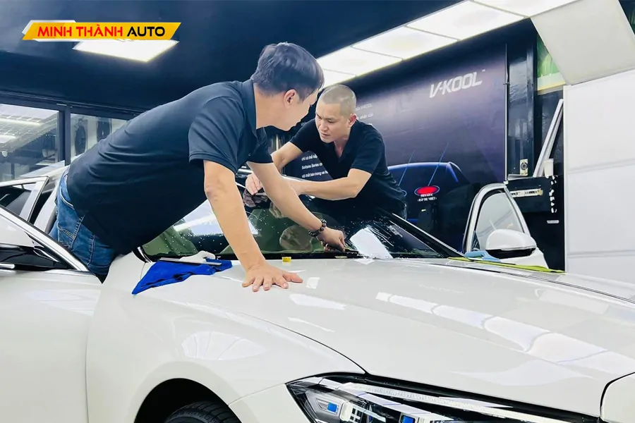 Mát lạnh, sang trọng cùng Phim Vkool trên Mercedes E300 AMG