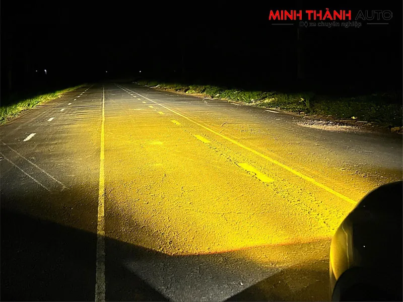 So-sanh-bi-gam-f10-va-aozoom-minhthanhauto