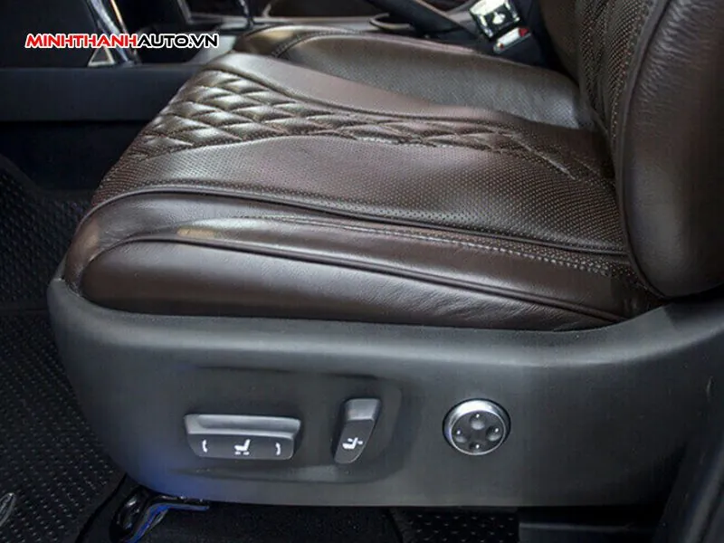 Mitsubishi-xforce-2025-do-chinh-ghe-dien