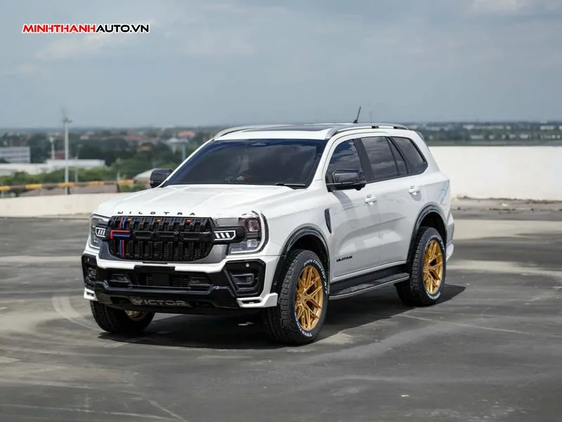 Mau-son-ford-everest-2025-10