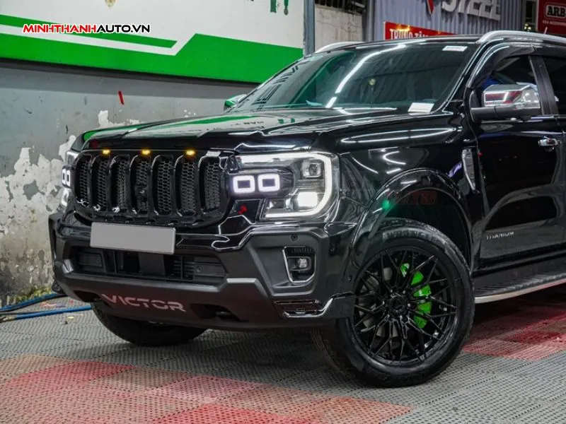 Mau-son-ford-everest-2025-111