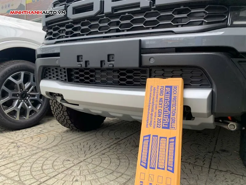 Mau-son-ford-everest-2025-16