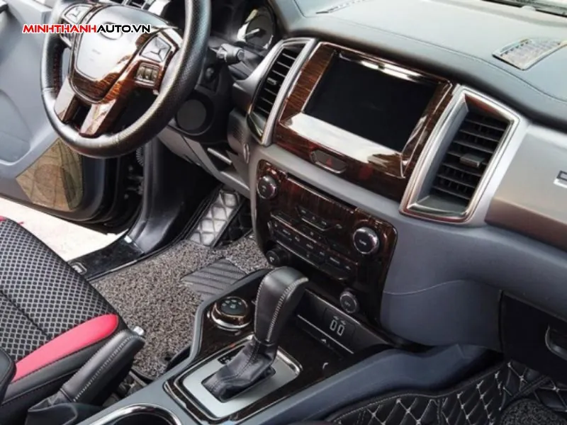 Mau-son-ford-everest-2025-222
