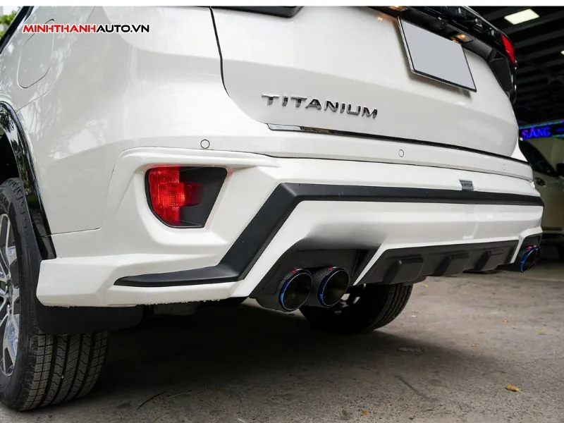 Mau-son-ford-everest-2025-24