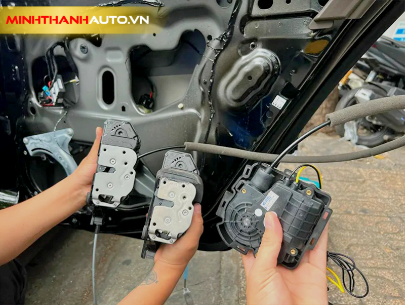 minh thanh auto bap gia cuu hit vinfast vf8 lap dat zin theo xe dien Lắp đặt Cửa Hít Vinfast VF8 chính hãng tại Thanh Hóa