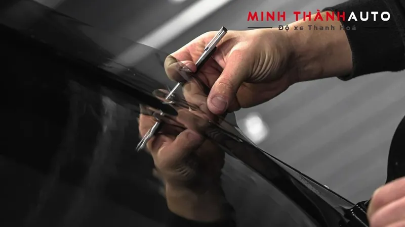Sự khác biệt trong kỹ thuật thi công phim cách nhiệt ô tô tại Minh Thành Auto