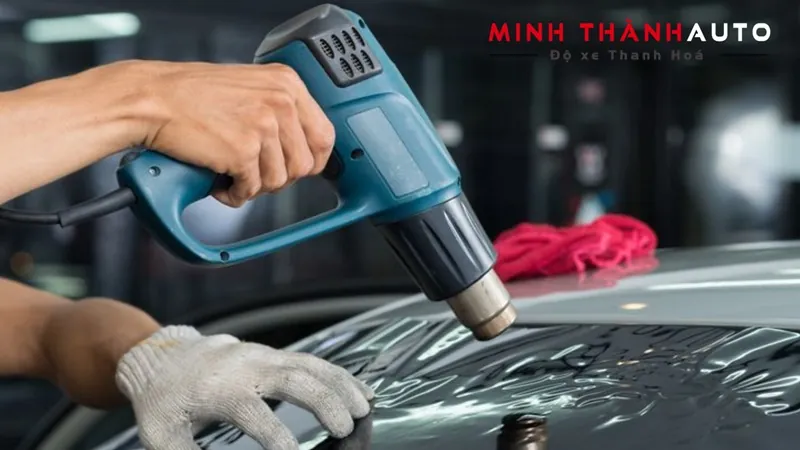 Quy trình 7 bước dán phim cách nhiệt tiêu chuẩn tại gara