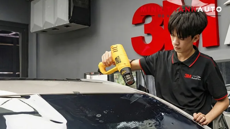 3 sai lam chet nguoi khi dan phim cach nhiet o to 3m nr minhthanhauto 3 Sai lầm chết người khi dán phim 3M dòng NR