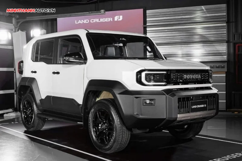 Mau-son-xe-toyota-land-cruiser-fj-1