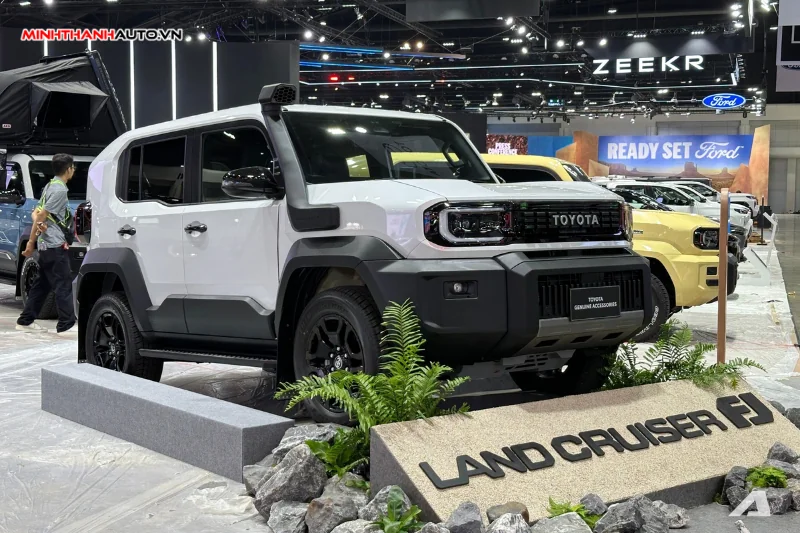 Mau-son-xe-toyota-land-cruiser-fj-6